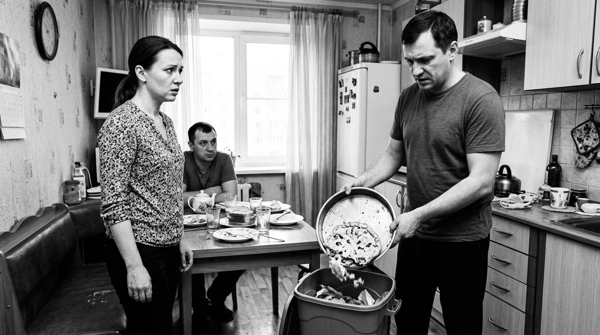 Вали к себе в деревню! – муж выбросил мой пирог в мусорное ведро